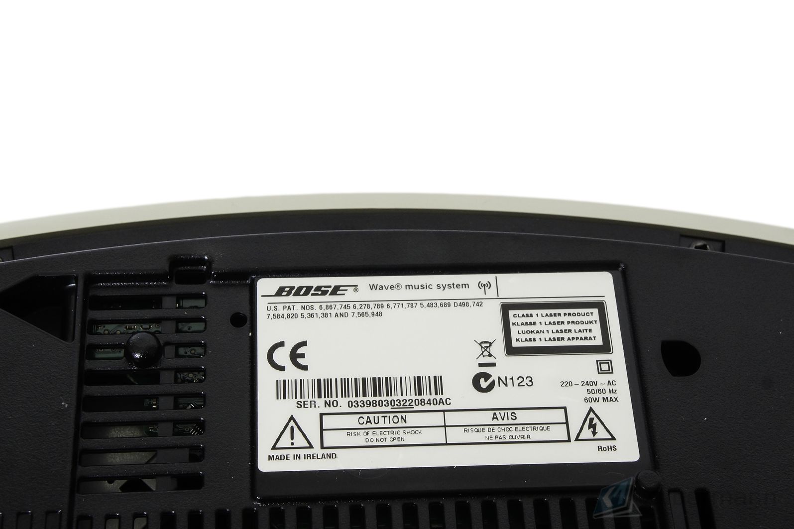 Bose_Wave_Music_System_Weiss_07