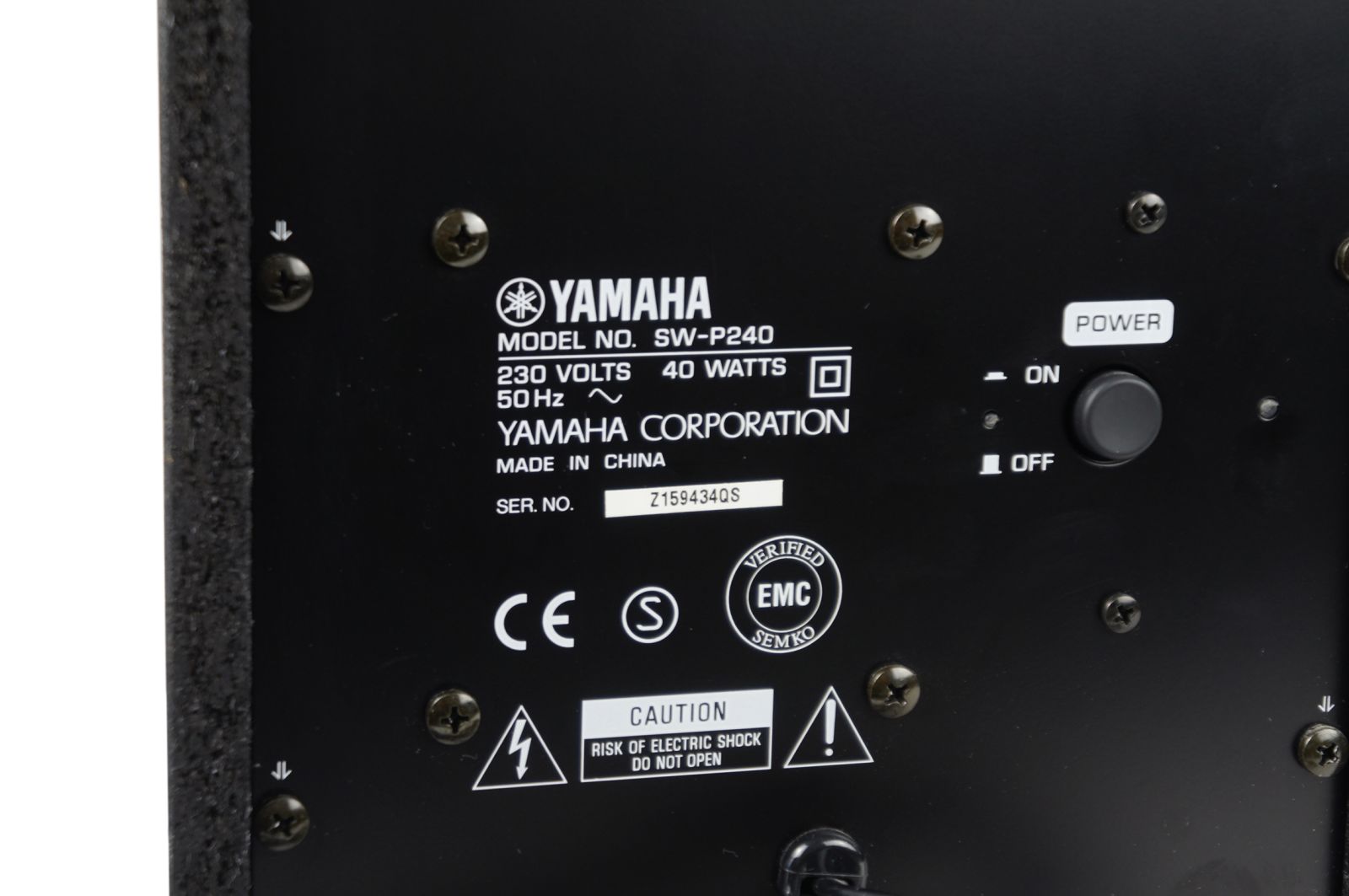 Yamaha_SW-P240_SUB_Subwoofer_Aktiv_silber_06
