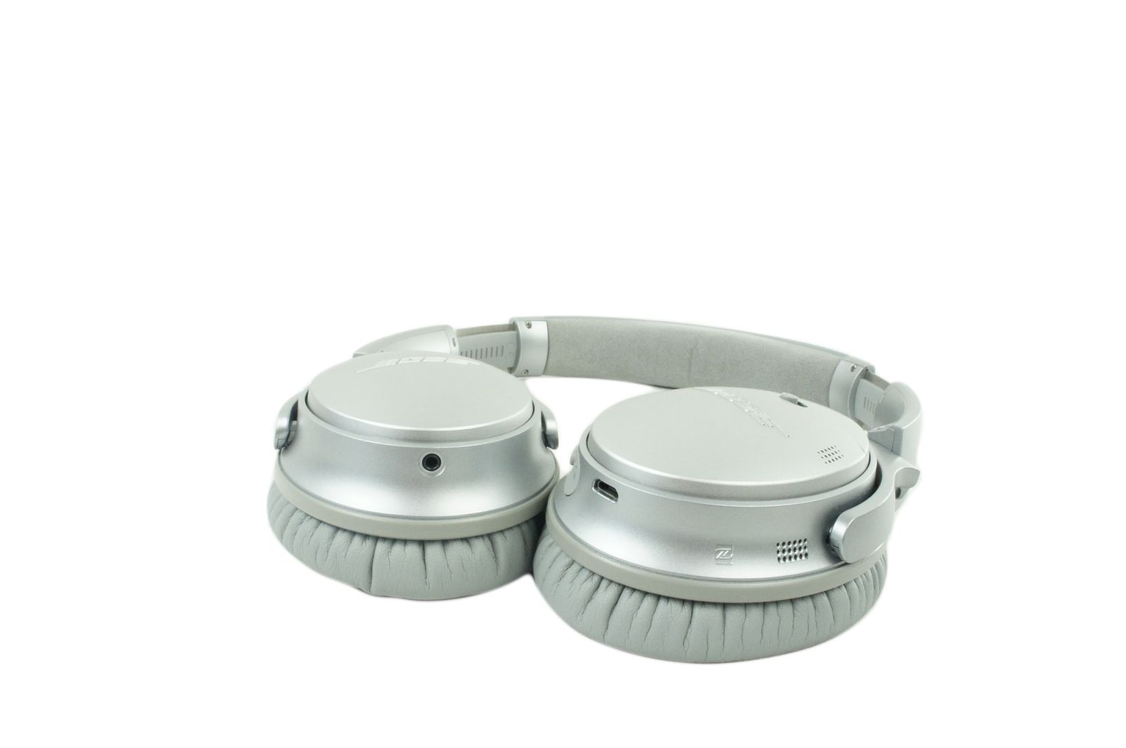 Bose_QuietComfort_35_QC35_Kopfhorer_Silber_mit_Tasche_04