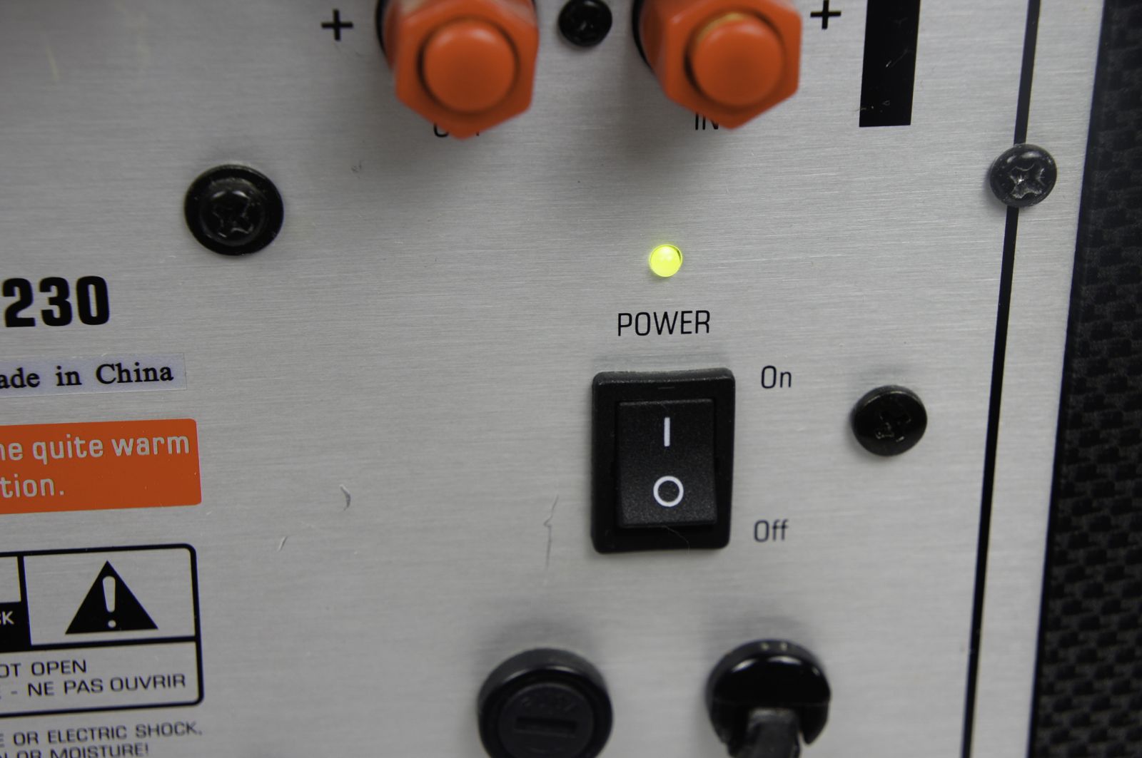 JBL_SUB_200_Subwoofer_Aktiv_Silber_09