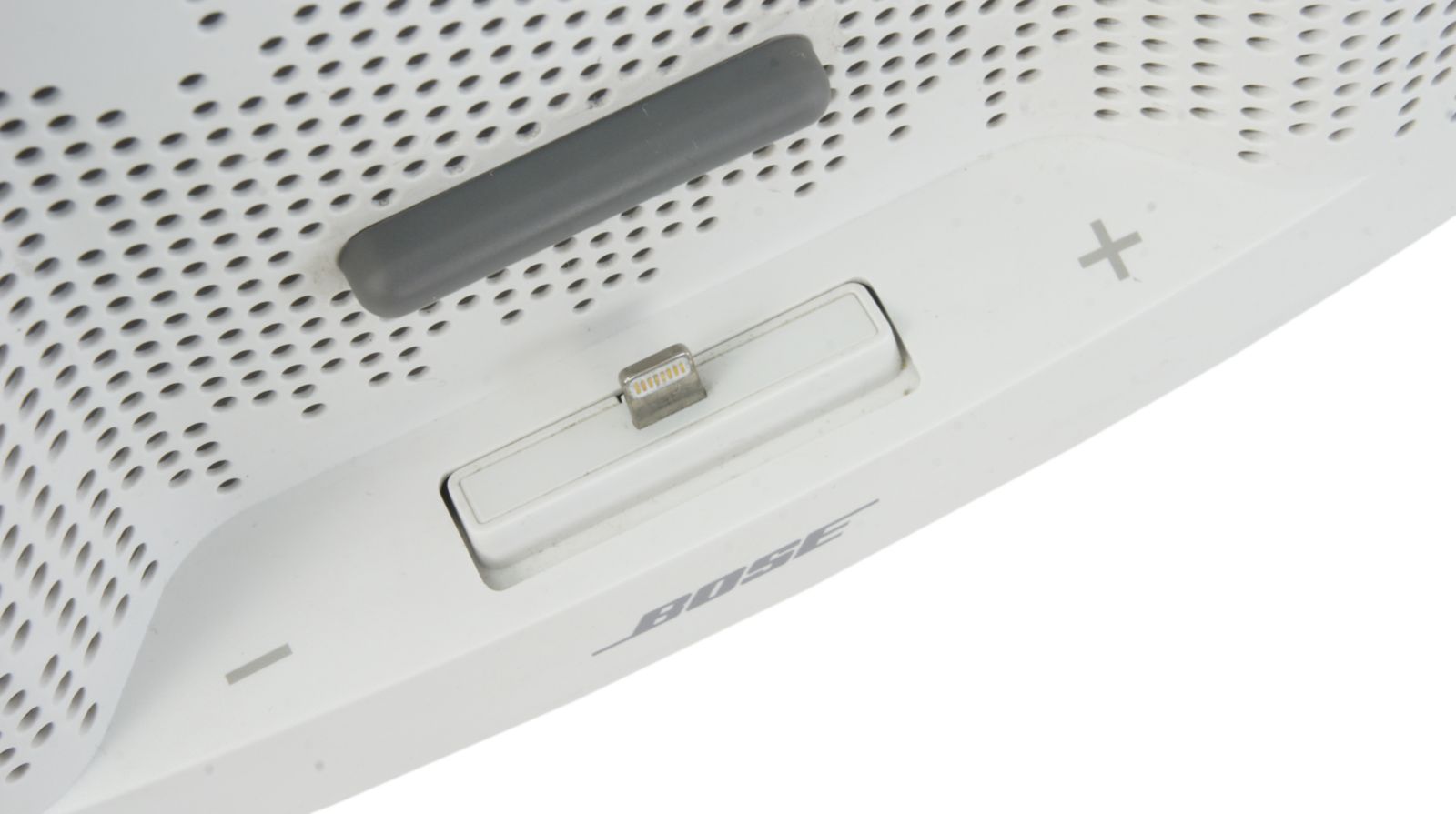 Bose_SoundDock_XT_Speaker_Weiss_02