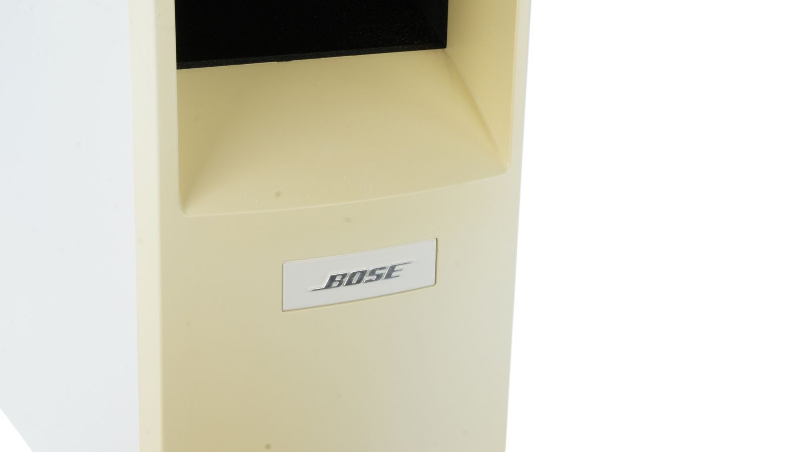 Bose_Acoustimass_10_Series_IV_Powered_Subwoofer_Weiss_Aktiv_02